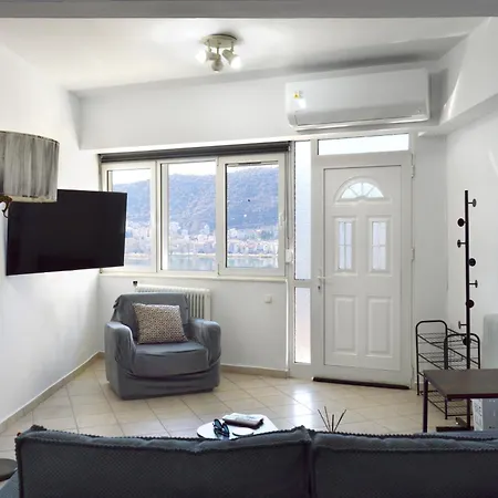 Point * 卡斯托里亚